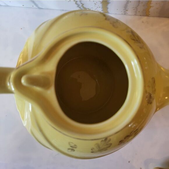 Vintage Mint 1950s Hall China Yellow w/Gold Leaf Decor 6 Cup Teapot #0799 - Picture 4 of 6